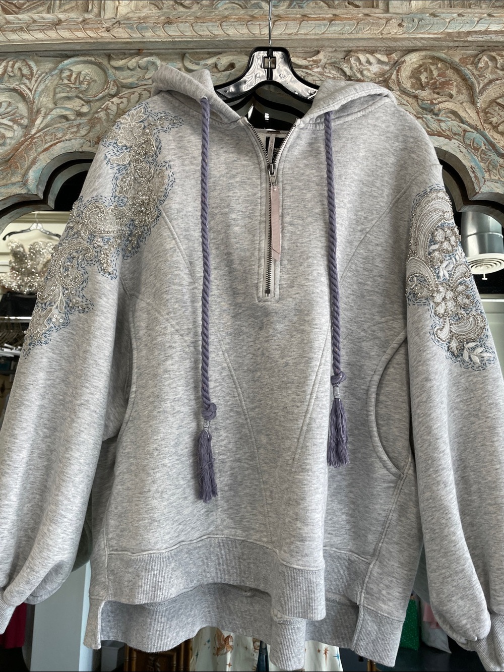 Cozy Embroidered Hooded Pullover Sweatshirt - Light Gray